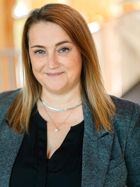 Lauri Brachmann headshot