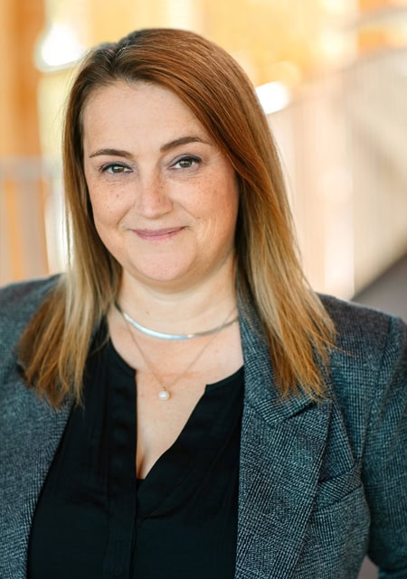 Lauri Brachmann headshot